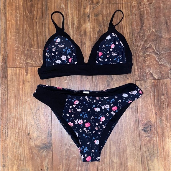 Cupshe Other - Flowery bathing suit